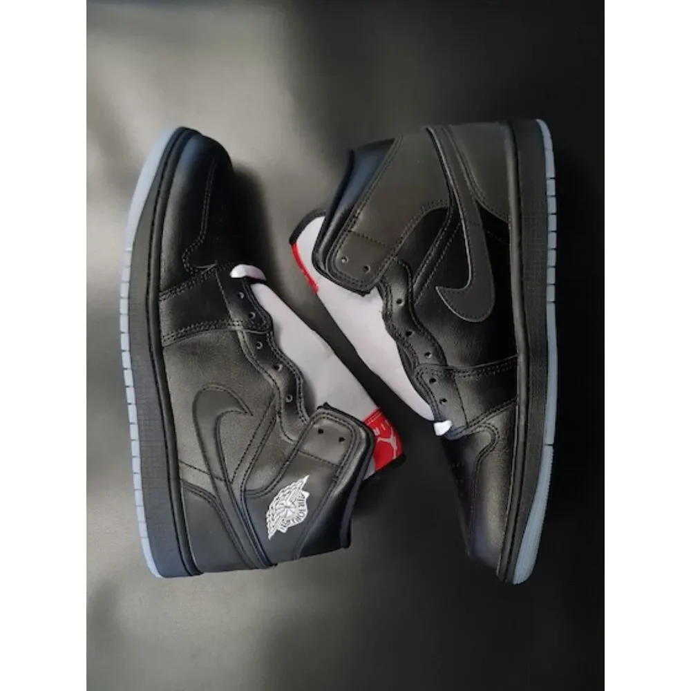 Jordan 1 Mid SE. Black Metallic Reimagined. SIZE 10.5 - HV5177-010
